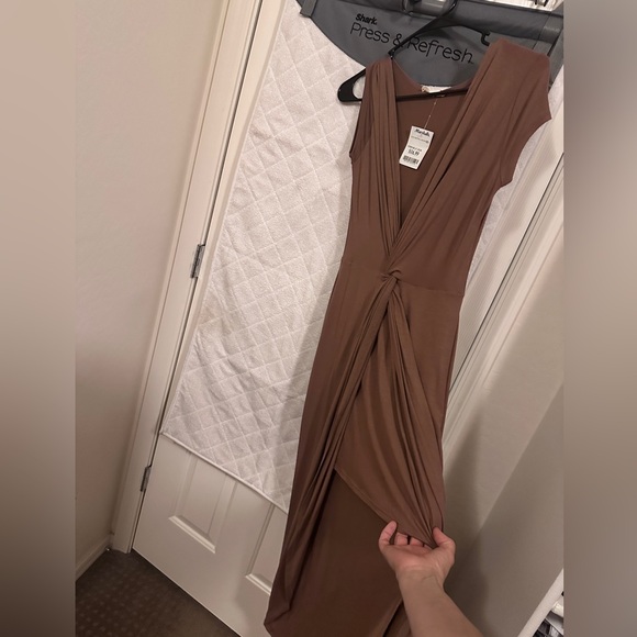 Dress - Picture 3 of 3